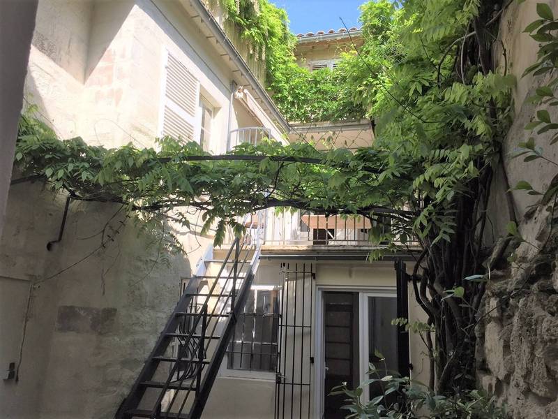 Acheter une maison de charme avec terrasse et piscine en plein centre ville d'Avignon