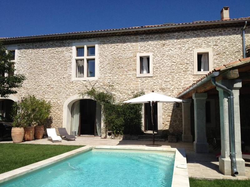 Character village house for sale in Cabrières d'Avignon with a garden and a swimming pool 