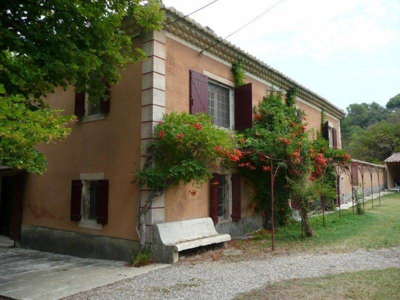 Old winemaker's house for sale in Maubec with a agarden and a swimming pool 