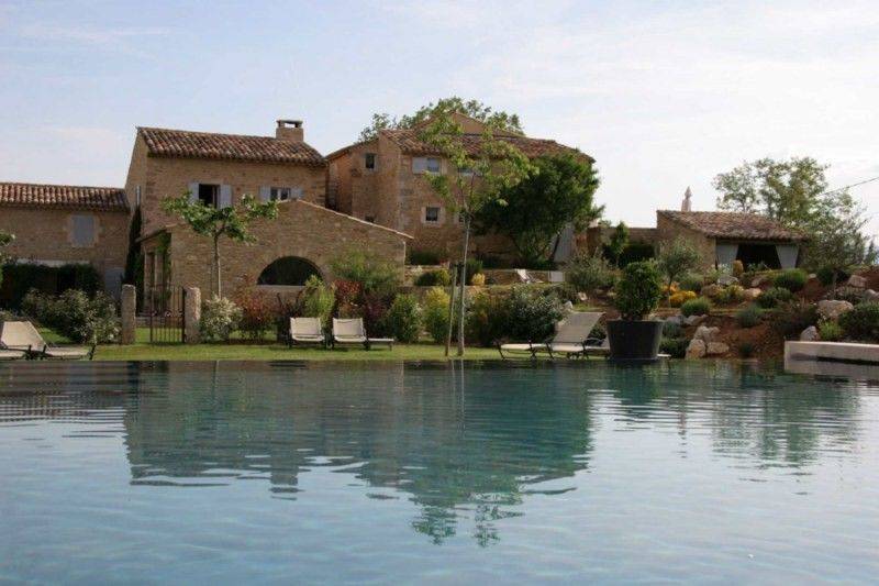Bastide for sale in Bonnieux with a very nice environment 
