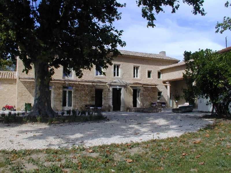 Stone restored farmhouse for sale in the Luberon with 2 cottages