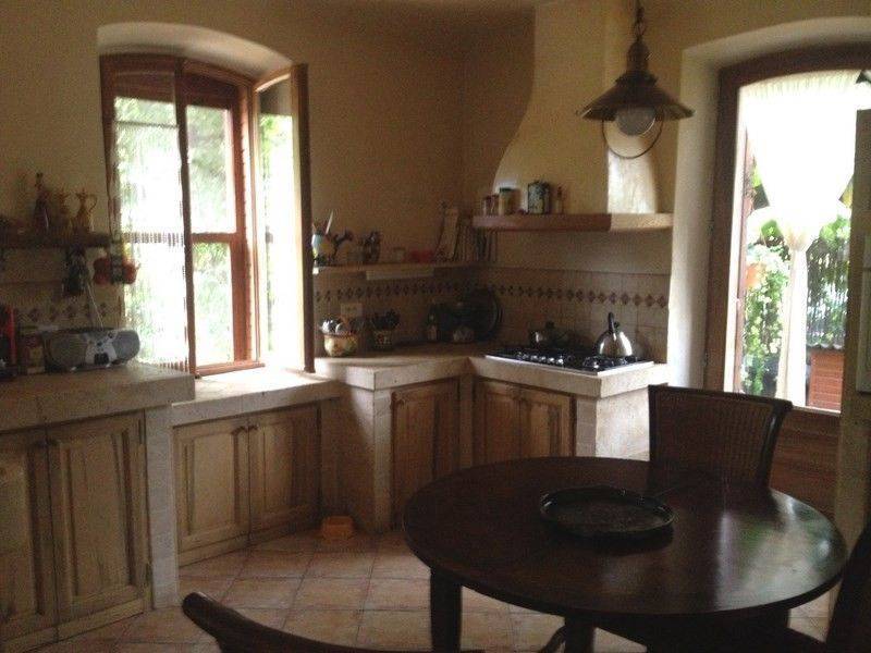 Stone House for sale in Cereste in the natural regional Luberon park 