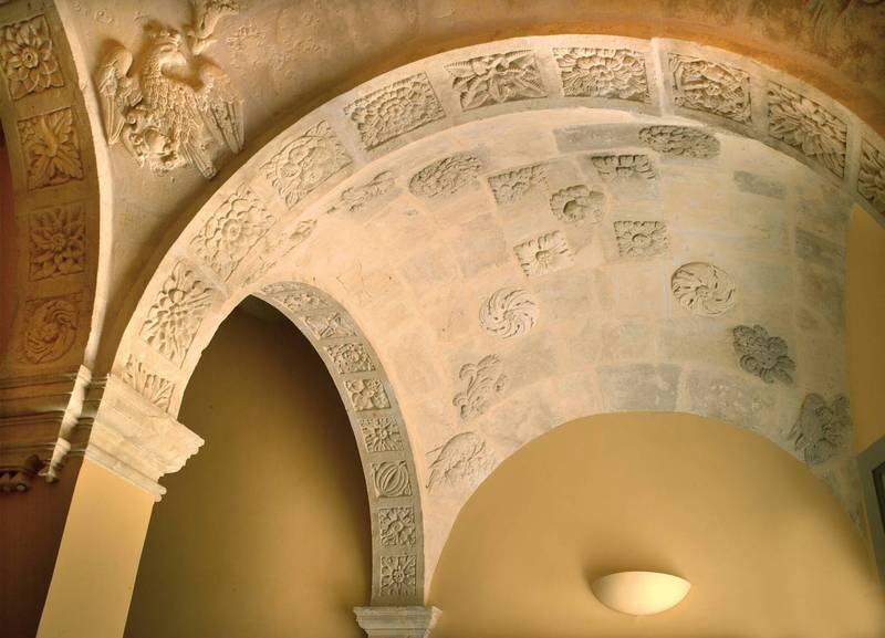 Chateau à vendre en Provence près d'Avignon avec des éléments architecturaux remarquables