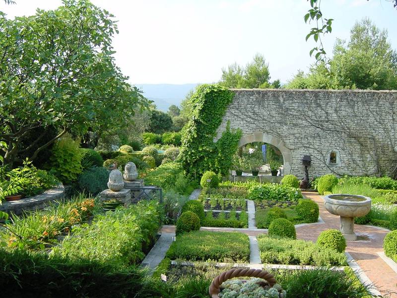 Superbe jardin dans une propriété à vendre à Gordes