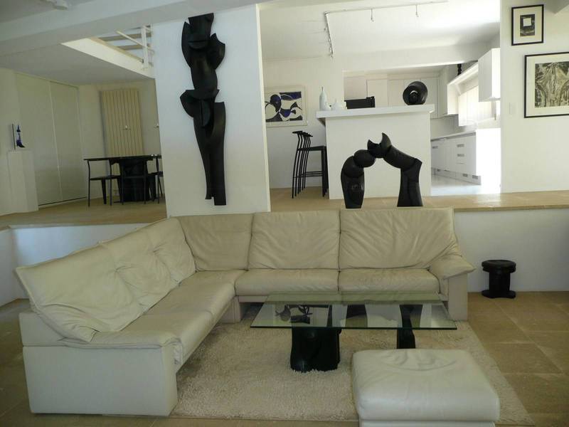 espace de vie très ouvert dans cette maison contemporaine à la vente dans le Luberon
