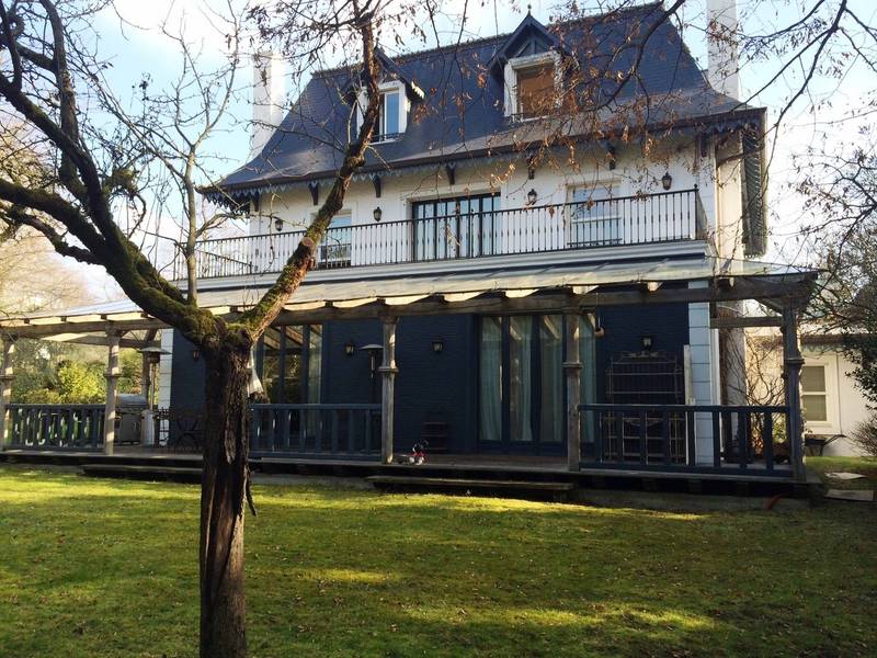 A vendre Paris Ouest Saint Cloud villa de prestige avec jardin