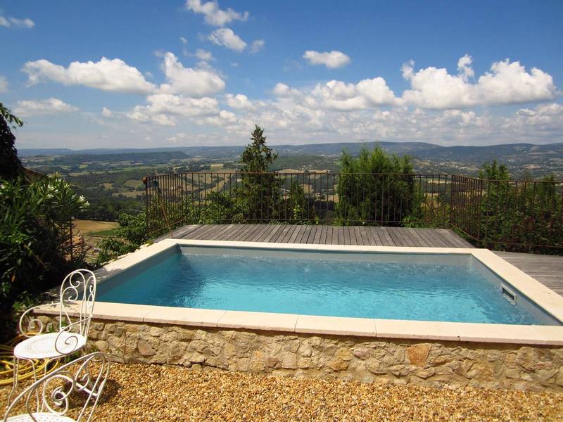 Maison de village avec piscine et superbe vue à vendre près de Forcalquier