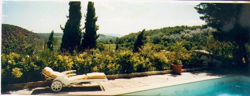 Maison de Village  à vendre à Menerbes avec jardin et piscine en terrasse.