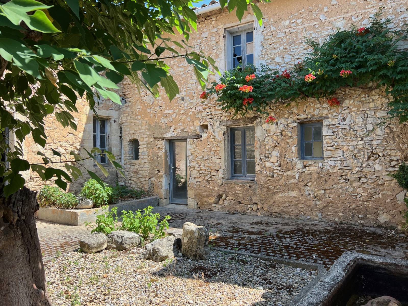 property gordes