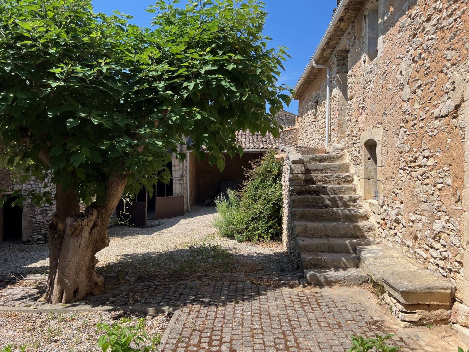 gordes real estate