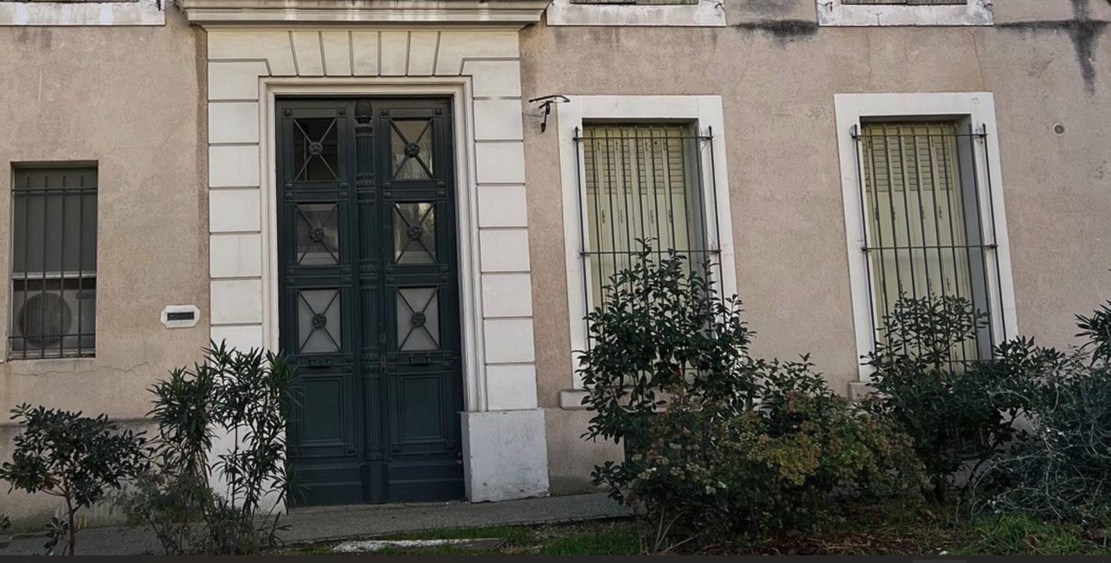 apartment with a private garden vaucluse