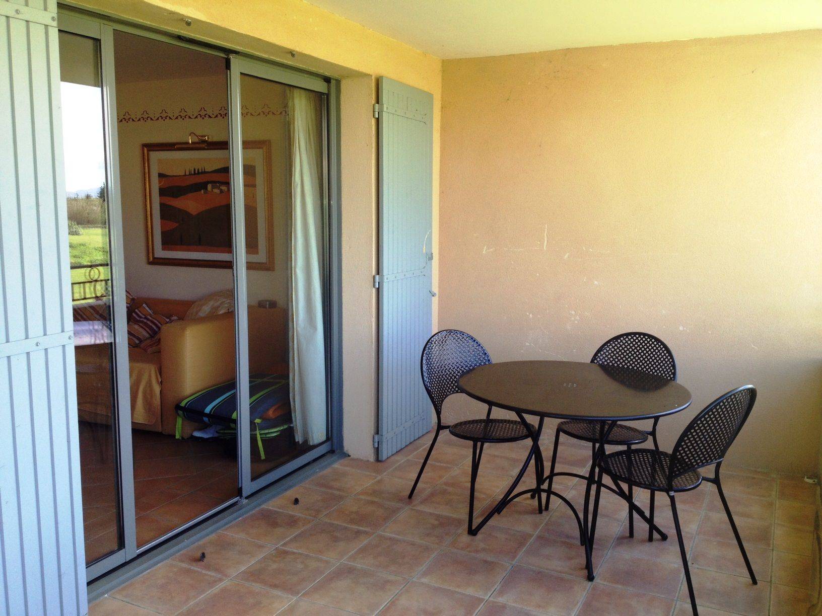 A vendre appartement avec terrasse sur le Golf de Saumane