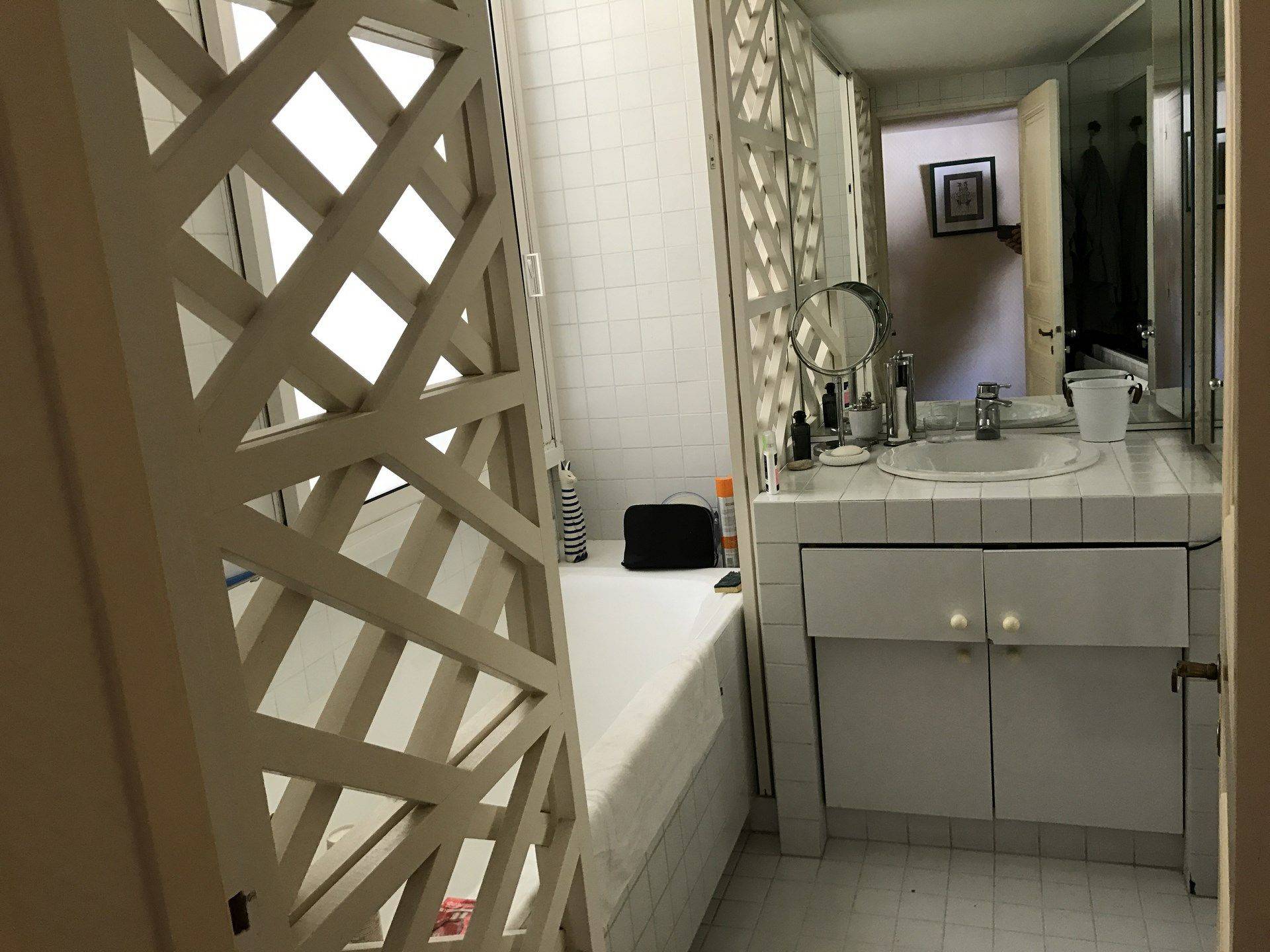 Apartment for sale in Cassis with a front sea view