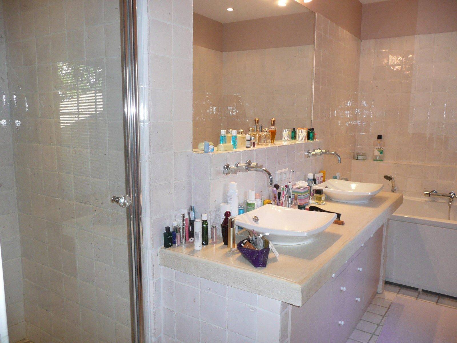 Character building for sale in Avignon with a terrace