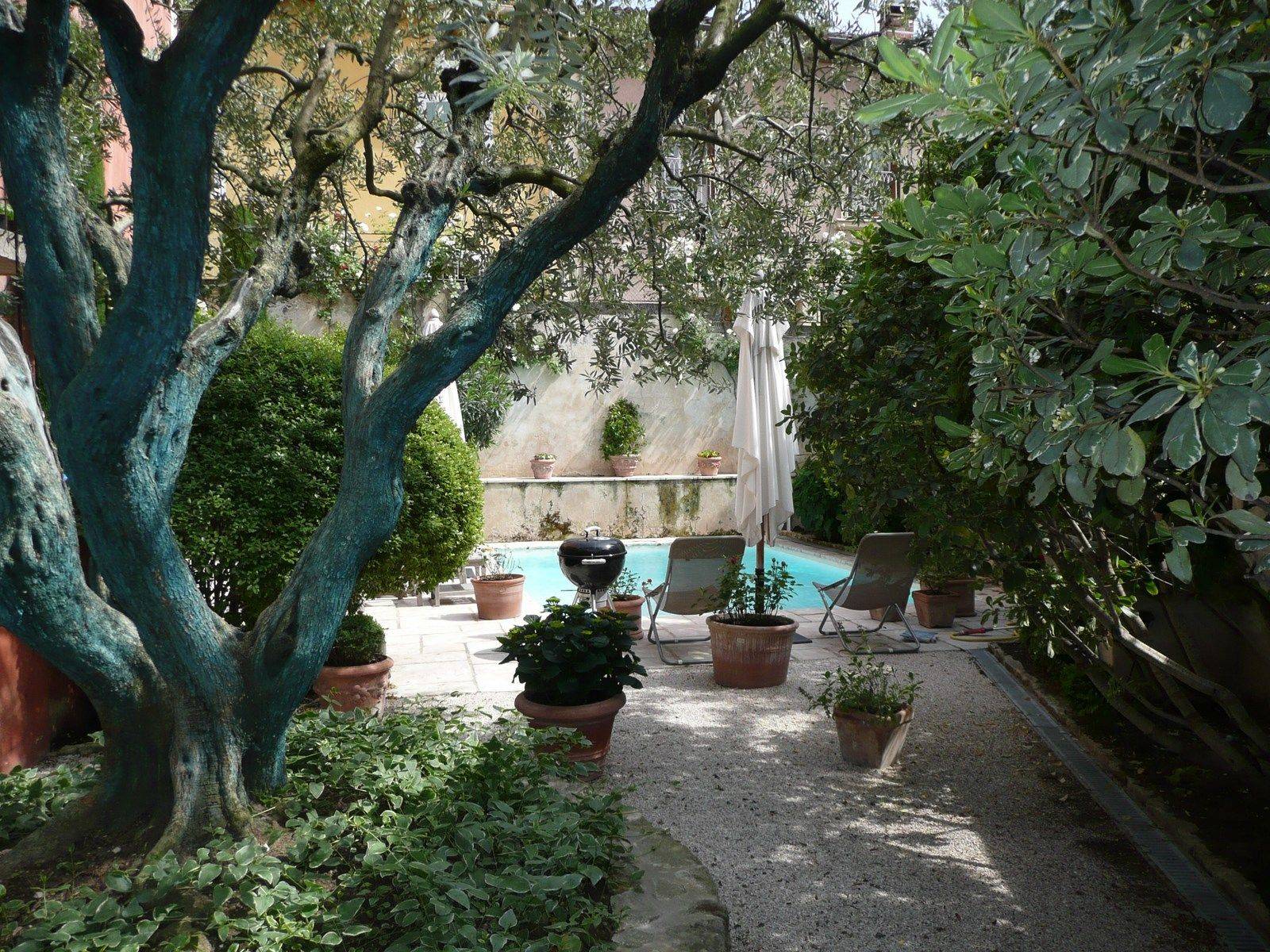 Hotel particulier à vendre avec jardin et piscine