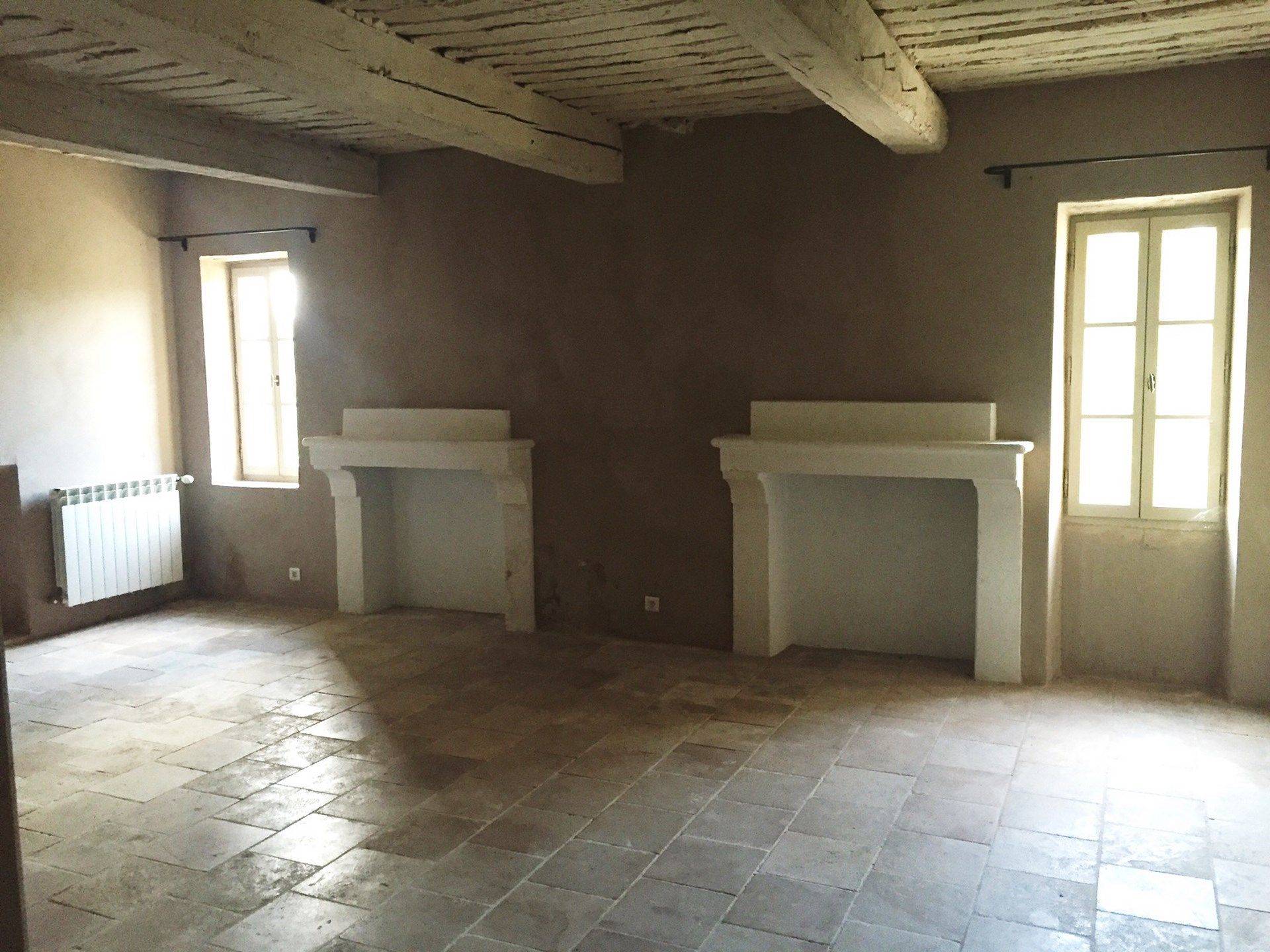 Maison de village de caractère avec piscine en vente à Robion