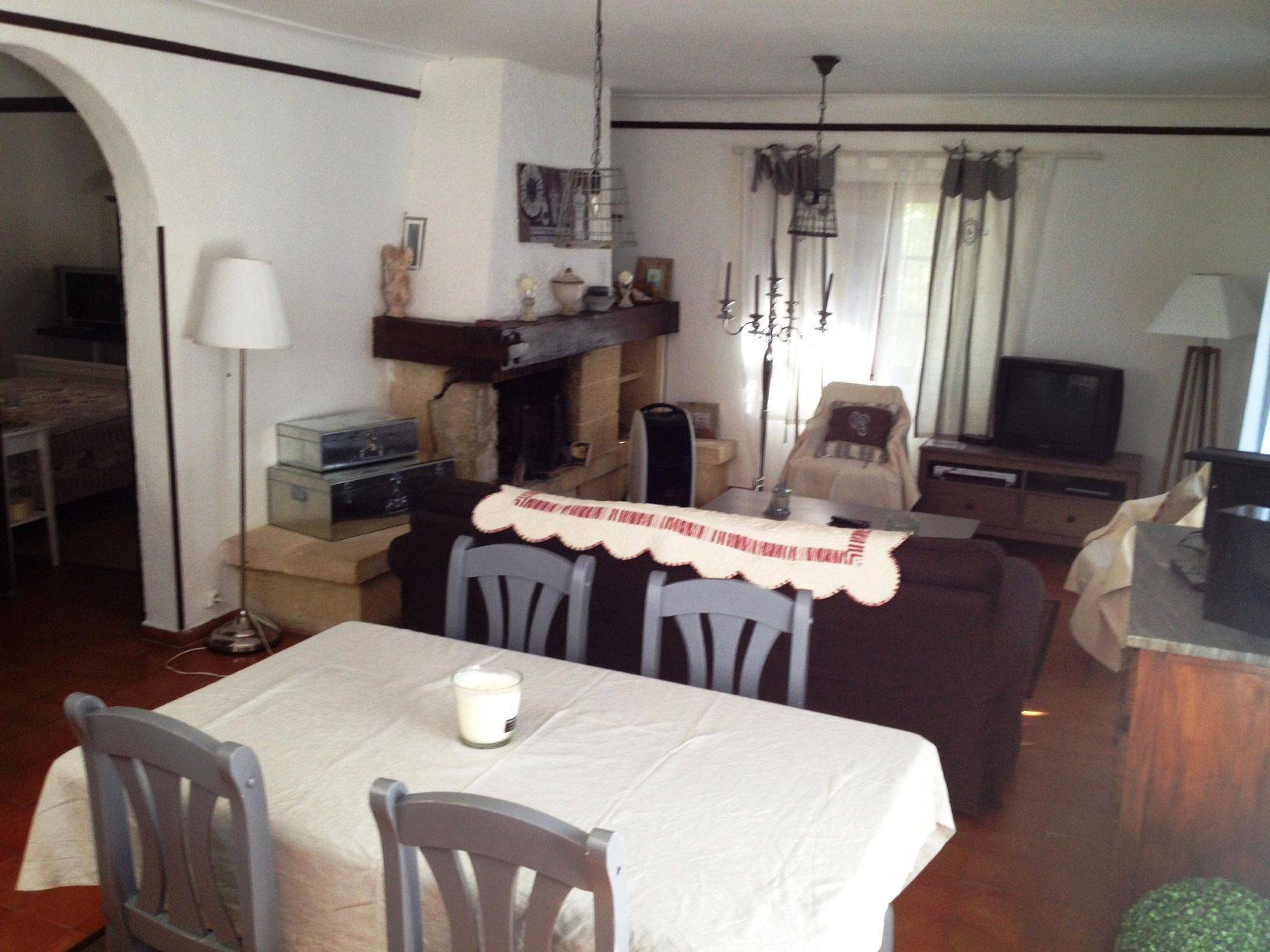 Maison en pierre avec jardin et piscine à vendre à Menerbes