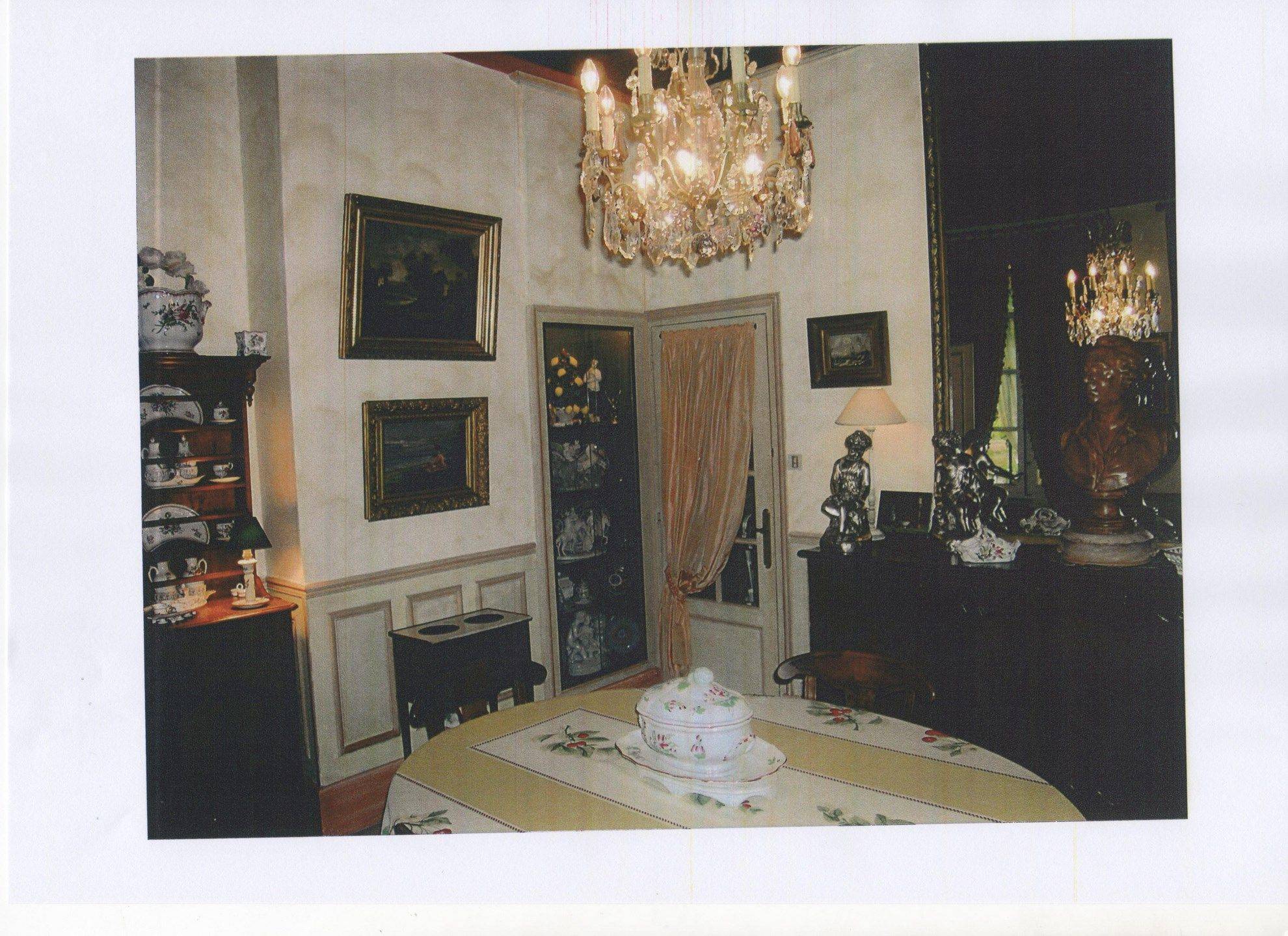 Character village House for sale in Burgundy with a planted park