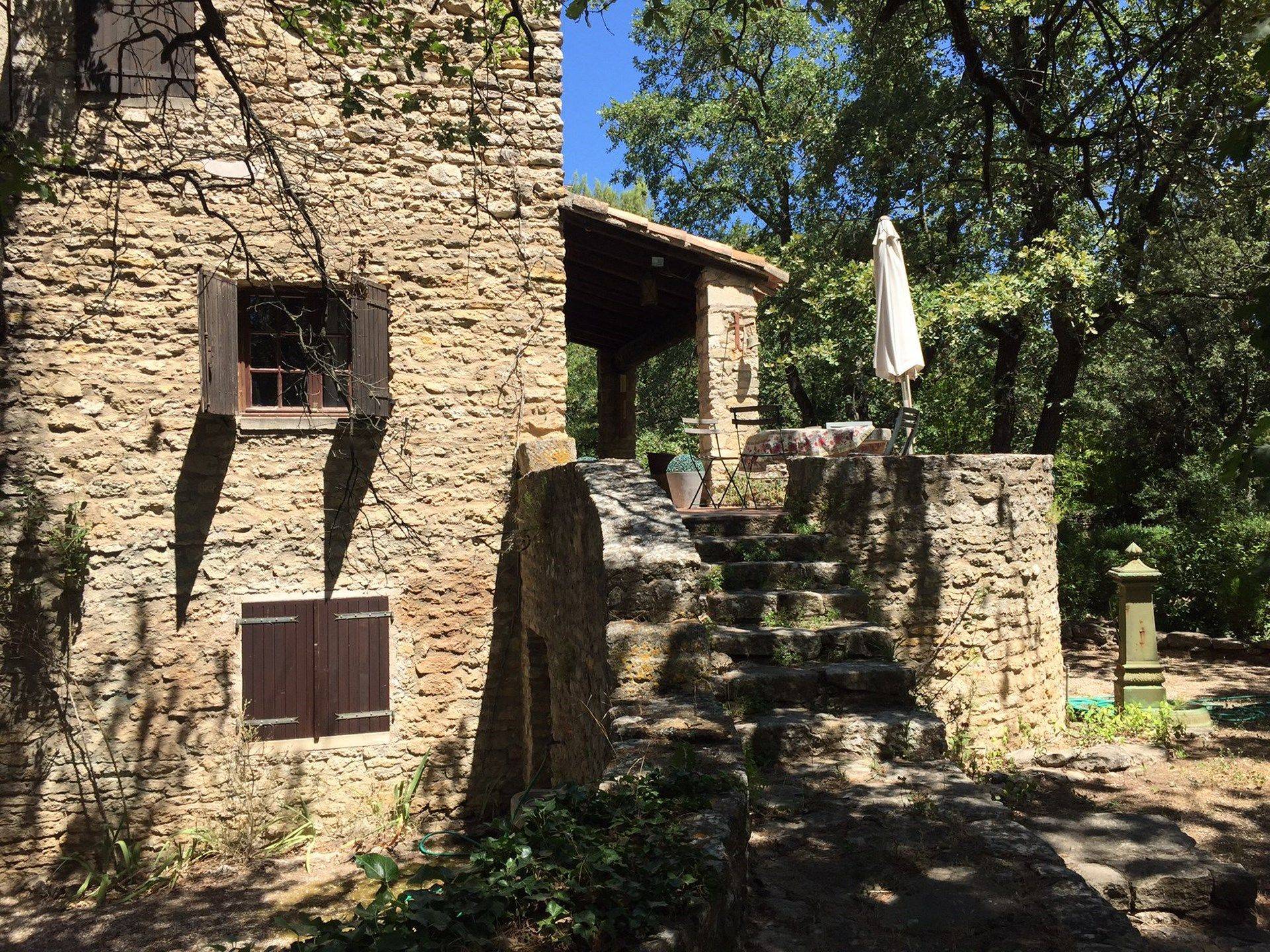 Stone House for sale in Menerbes with a garden and a swimming pool
