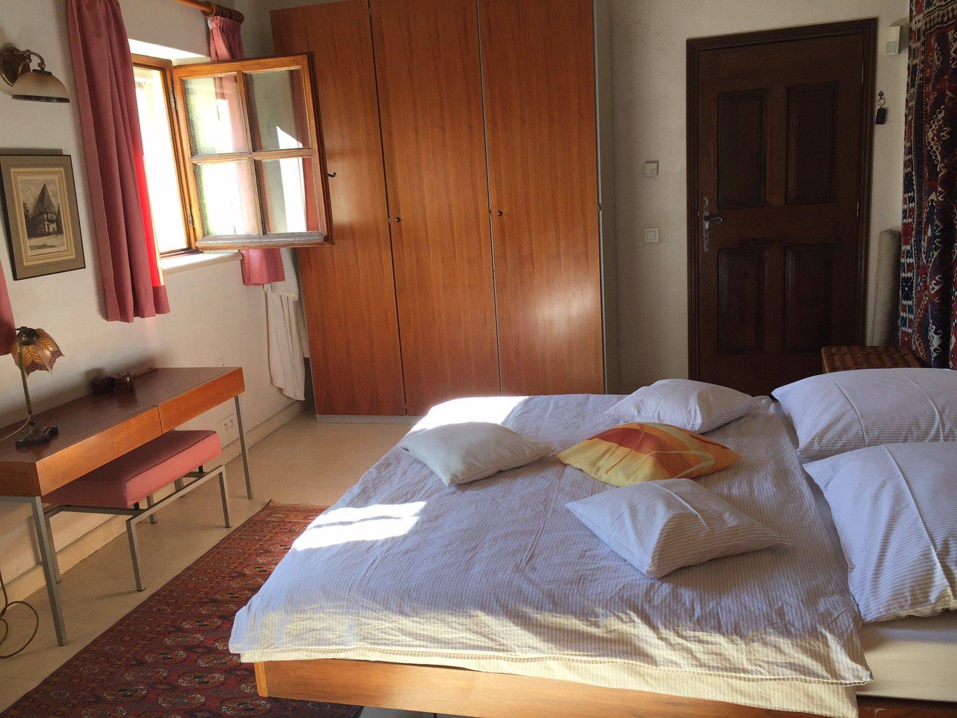 Renovated shepherd's house for sale in Oppède