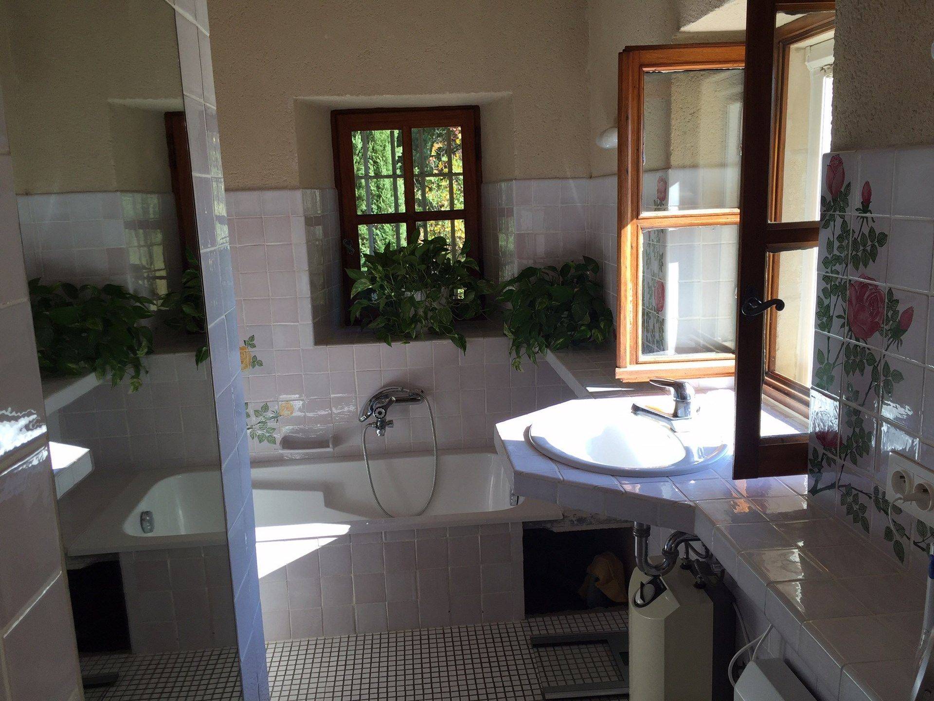 Renovated shepherd's house for sale in Oppède