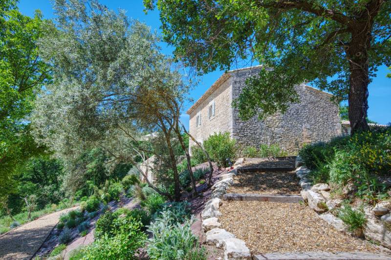 Character property luberon