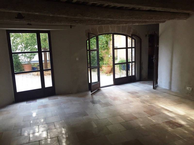 Robion Maison de village entièrement restaurée à la vente